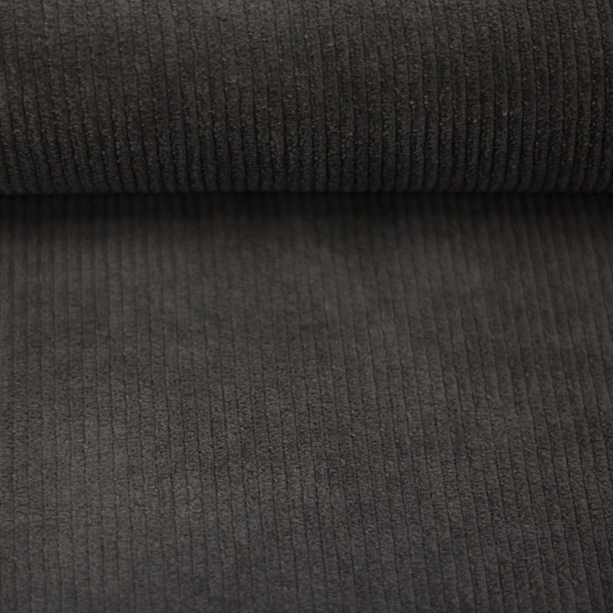 082322-000789-juna-nickycord-ballen-Mittelgrau